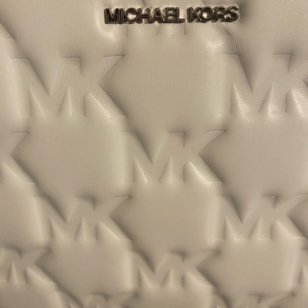Michael Kors XL Zip Clutch - Picture 2 of 4